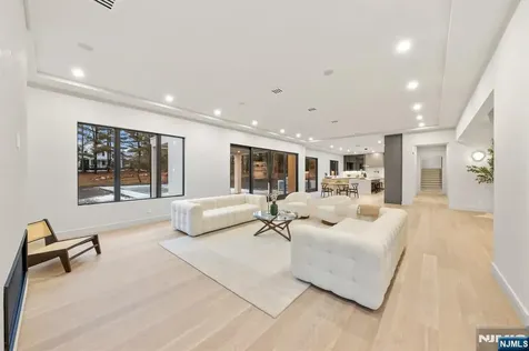 67 Hickory Lane Closter NJ 07624