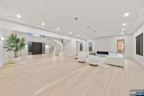 67 Hickory Lane Closter NJ 07624