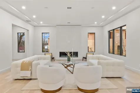67 Hickory Lane Closter NJ 07624