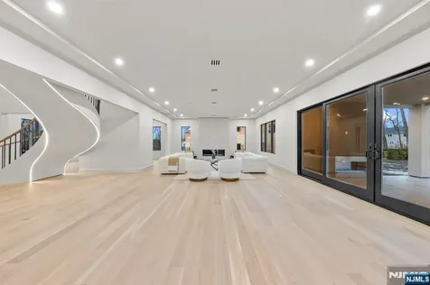 67 Hickory Lane Closter NJ 07624