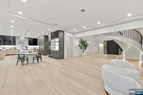 67 Hickory Lane Closter NJ 07624