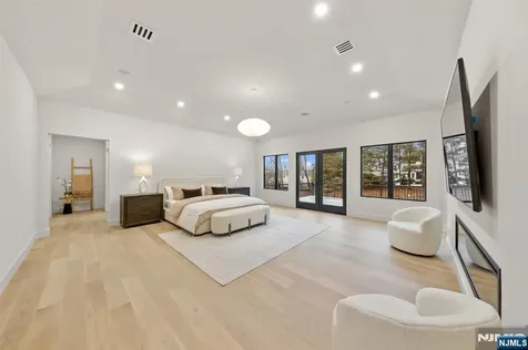67 Hickory Lane Closter NJ 07624