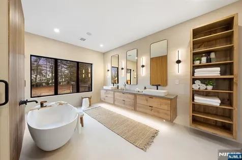 67 Hickory Lane Closter NJ 07624
