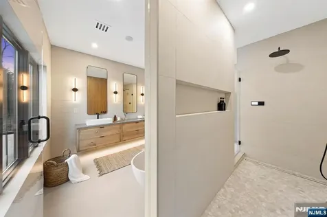 67 Hickory Lane Closter NJ 07624