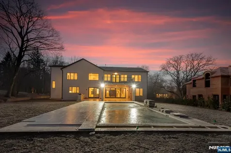 67 Hickory Lane Closter NJ 07624