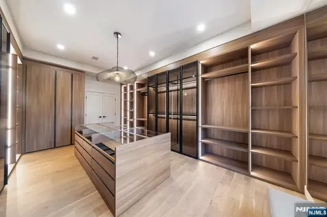 67 Hickory Lane Closter NJ 07624