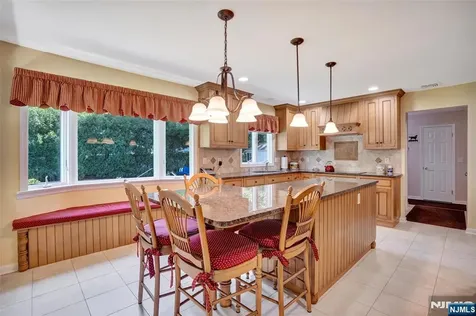 976 Cordes Court Oradell NJ 07649