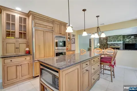 976 Cordes Court Oradell NJ 07649