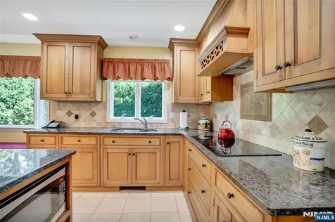 976 Cordes Court Oradell NJ 07649