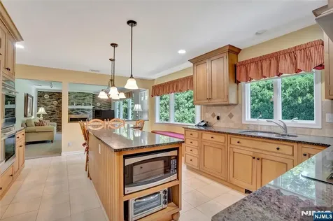 976 Cordes Court Oradell NJ 07649