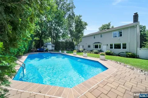 976 Cordes Court Oradell NJ 07649