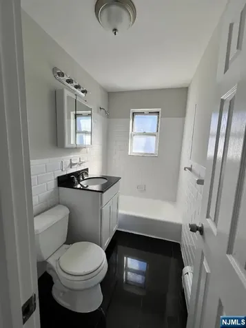 161 18th Union City NJ 07087