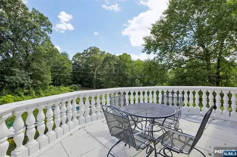 6 Primrose Court Upper Saddle River NJ 07458