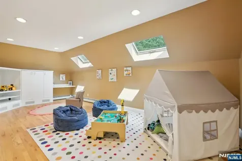 6 Primrose Court Upper Saddle River NJ 07458