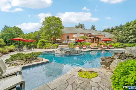 6 Primrose Court Upper Saddle River NJ 07458