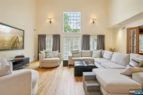6 Primrose Court Upper Saddle River NJ 07458