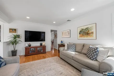 1 Stratford Court Demarest NJ 07627