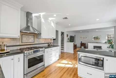 1 Stratford Court Demarest NJ 07627