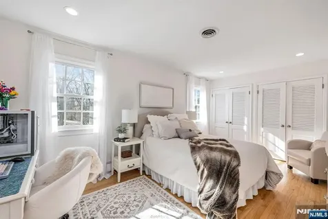 1 Stratford Court Demarest NJ 07627