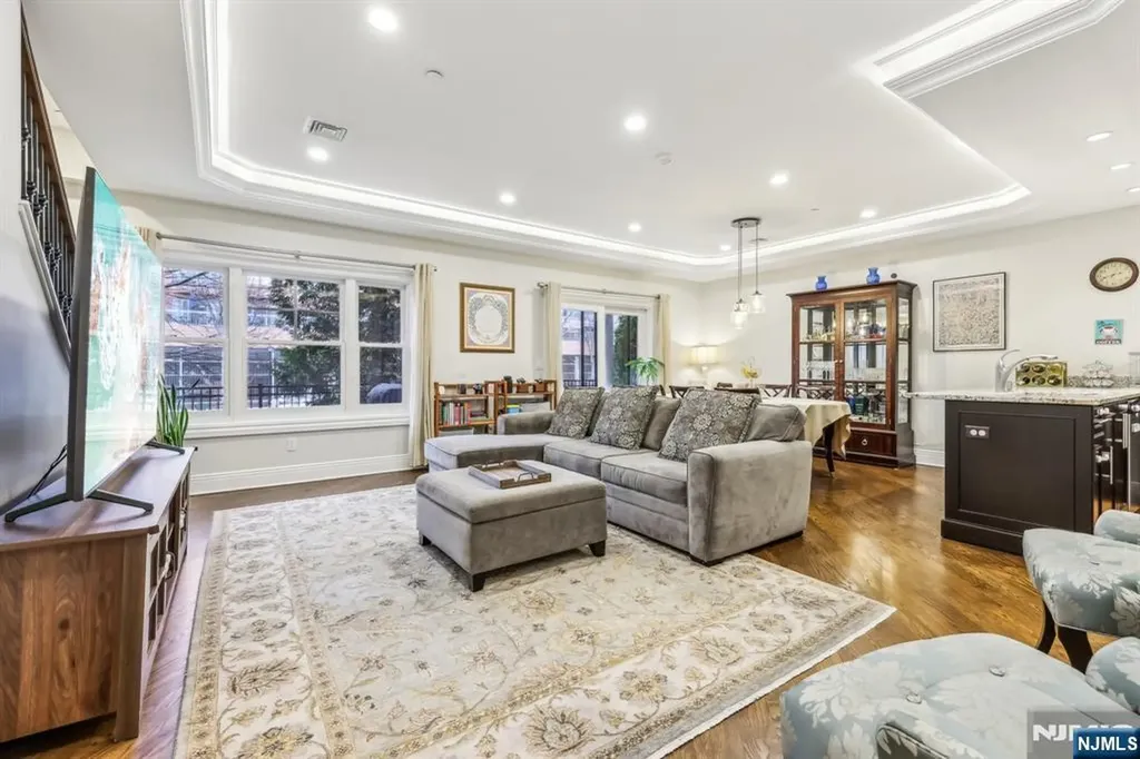 21 Marquis Court Edgewater NJ 07020