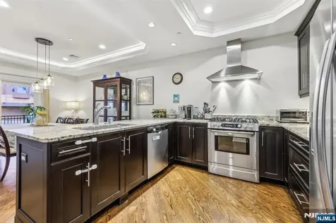 21 Marquis Court Edgewater NJ 07020