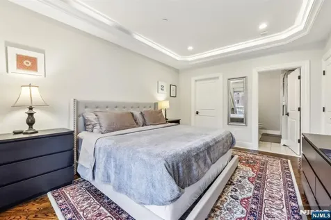 21 Marquis Court Edgewater NJ 07020