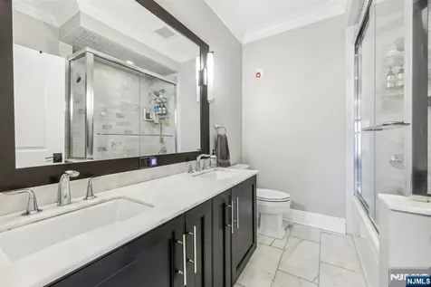 21 Marquis Court Edgewater NJ 07020