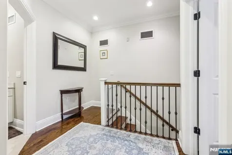 21 Marquis Court Edgewater NJ 07020