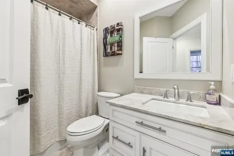 21 Marquis Court Edgewater NJ 07020