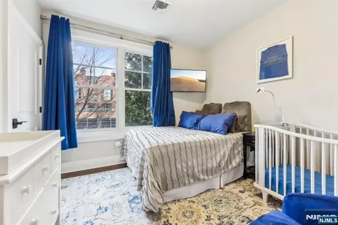 21 Marquis Court Edgewater NJ 07020