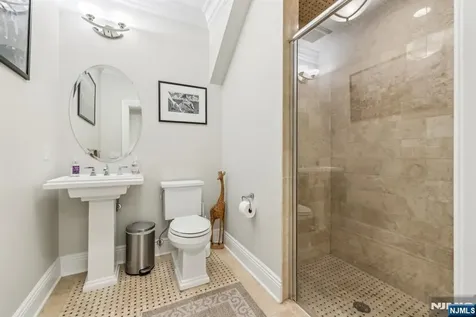 21 Marquis Court Edgewater NJ 07020