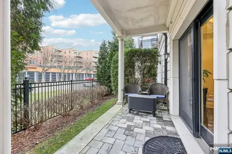 21 Marquis Court Edgewater NJ 07020