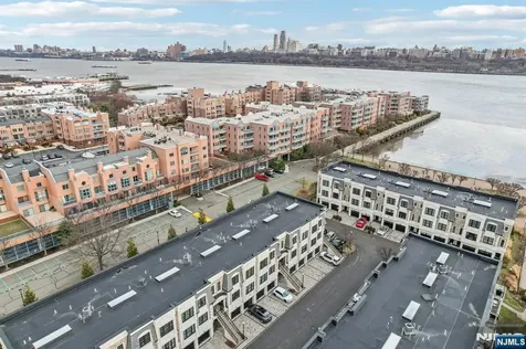 21 Marquis Court Edgewater NJ 07020