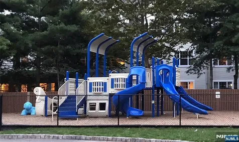 21 Marquis Court Edgewater NJ 07020