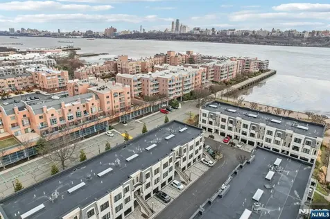 21 Marquis Court Edgewater NJ 07020