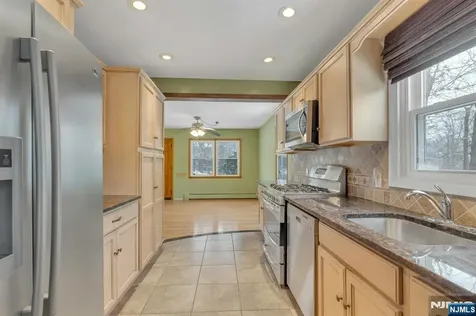 21 Fairview Avenue Hawthorne NJ 07506