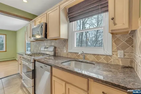 21 Fairview Avenue Hawthorne NJ 07506