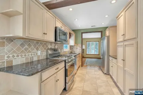 21 Fairview Avenue Hawthorne NJ 07506