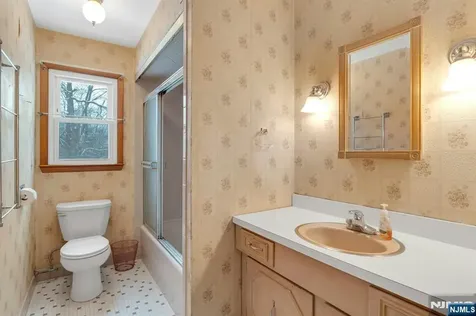 21 Fairview Avenue Hawthorne NJ 07506