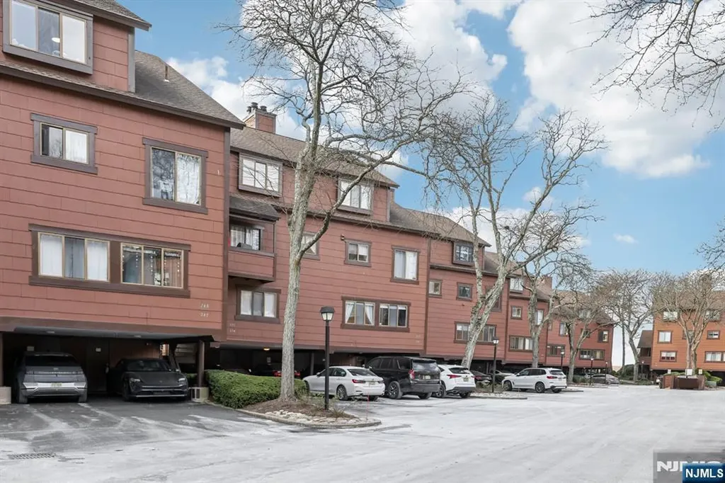 251 Sunset Key Secaucus NJ 07094