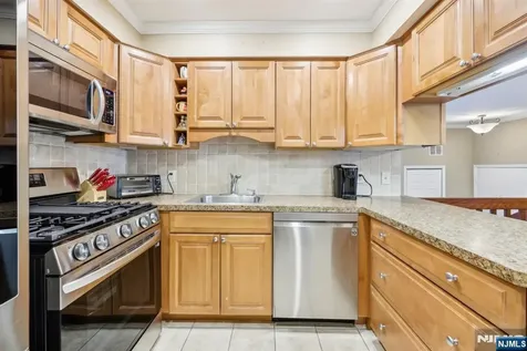 251 Sunset Key Secaucus NJ 07094