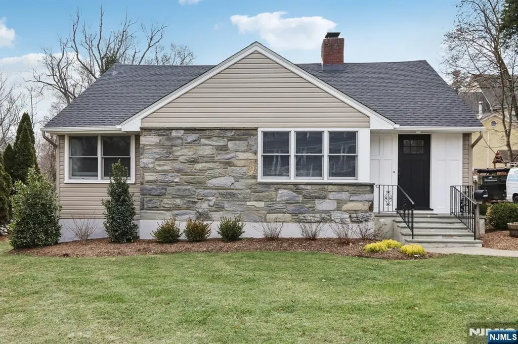 114 Blauvelt Avenue Ho-ho-kus NJ 07423