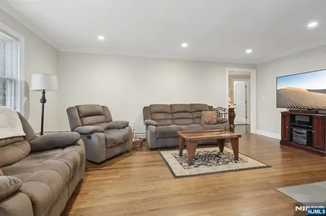114 Blauvelt Avenue Ho-ho-kus NJ 07423