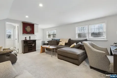 114 Blauvelt Avenue Ho-ho-kus NJ 07423