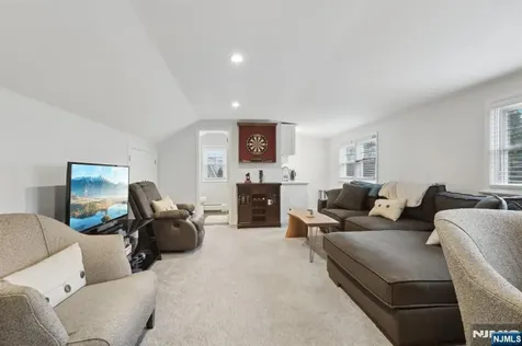114 Blauvelt Avenue Ho-ho-kus NJ 07423