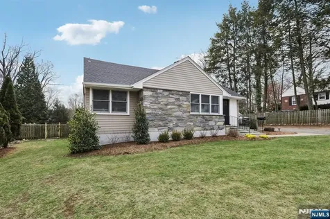 114 Blauvelt Avenue Ho-ho-kus NJ 07423