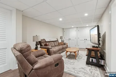 114 Blauvelt Avenue Ho-ho-kus NJ 07423