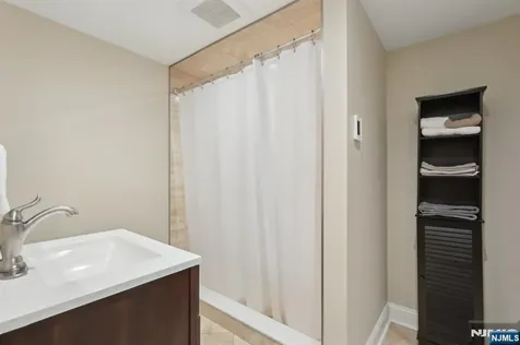 114 Blauvelt Avenue Ho-ho-kus NJ 07423