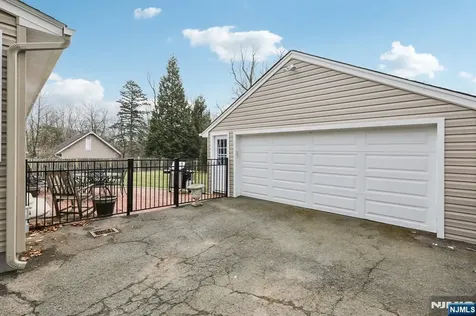 114 Blauvelt Avenue Ho-ho-kus NJ 07423