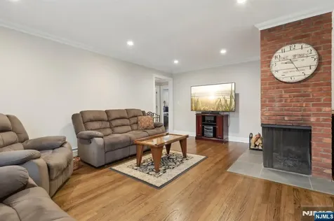 114 Blauvelt Avenue Ho-ho-kus NJ 07423
